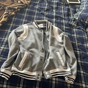 gray Abercrombie kids jacket